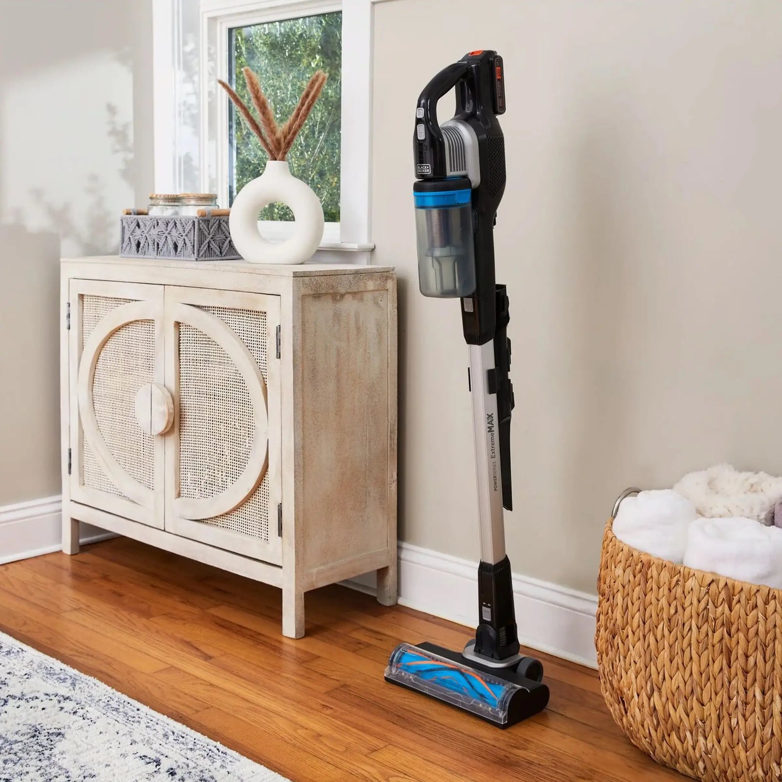Cordless stick vacuum v1